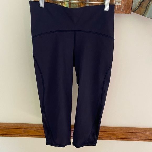 Lululemon Navy Blue Capri size 6 - Picture 11 of 12